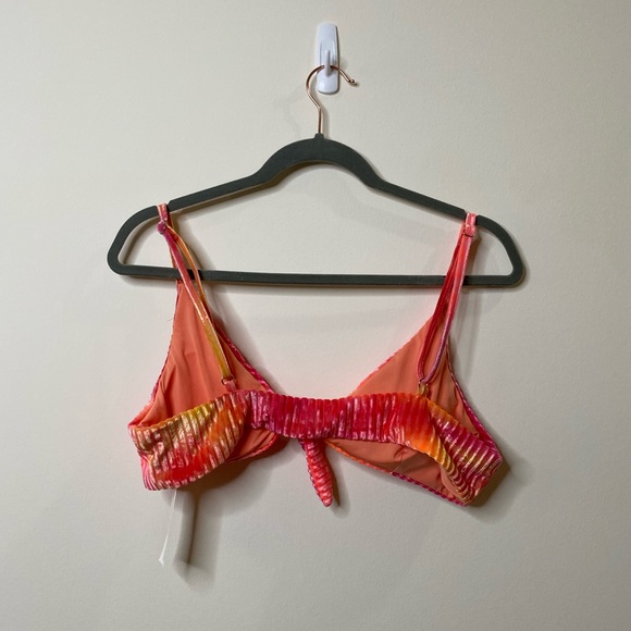 NWT Bikini Top with Tie in middle - Picture 3 of 3